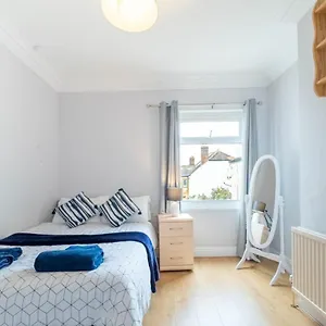  Apartment 2 Bedroom United Kingdom